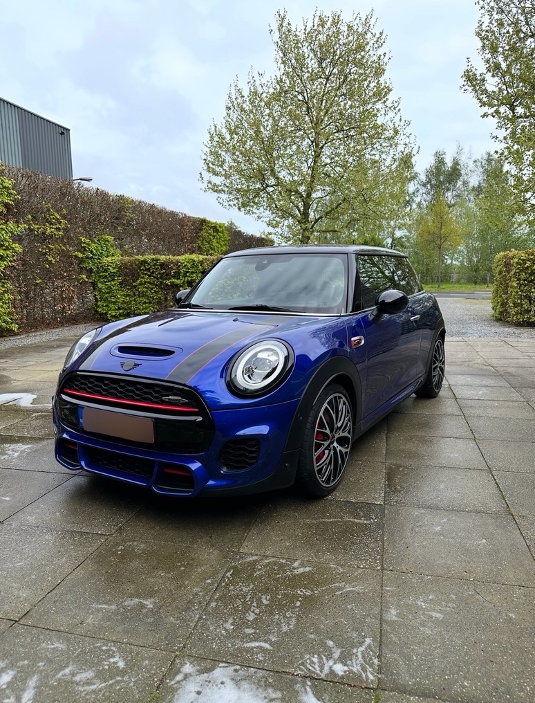Blauwe Mini John Cooper Works, af