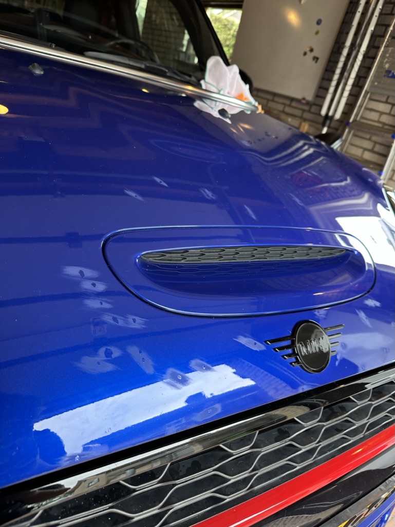 Motorkap Mini JCW, steenslag bijgewerkt