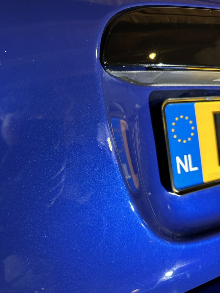Plekje op de achterklep, voor het herstel